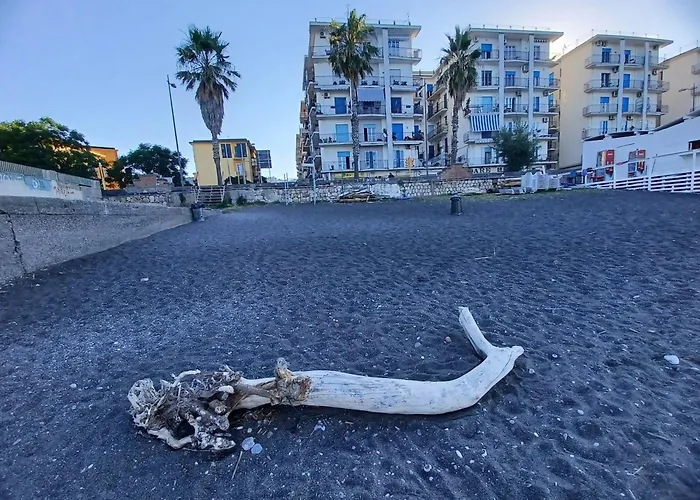 Due Stanzulelle Sul Mare B&B לינה וארוחת בוקר 4*